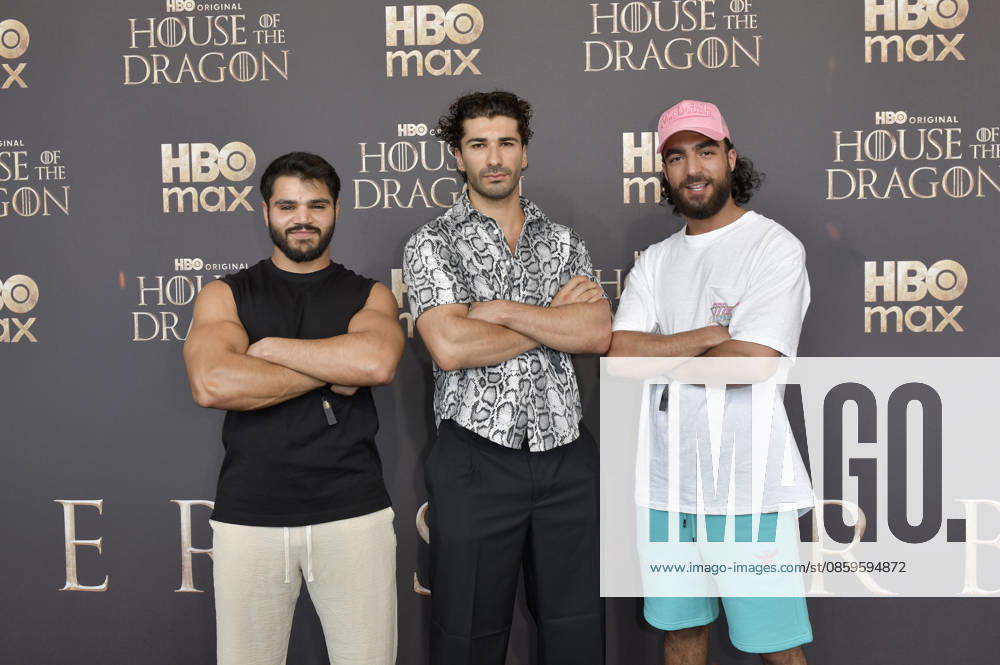 Mohammad Eliraqui, Mohamed Kanj Khamis und Soufiane El Mesaudi bei der Premiere der 3. Staffel der Sky Now Serie House of the Dragon im Kino International. Berlin
