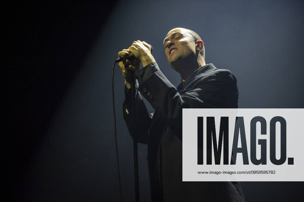 Orlando Weeks at Meltdown Festival 19_06_2026 Ex frontman of the chart-topping band The Maccabees, Orlando Weeks performs at Queen Elizabeth Hall, London on 19th June 2026 as part of Meltdown Festival curated by Harry Styles., Credit:Zoran Veselinovic B4859 Avalon UK, London, Queen Elizabeth Hall
