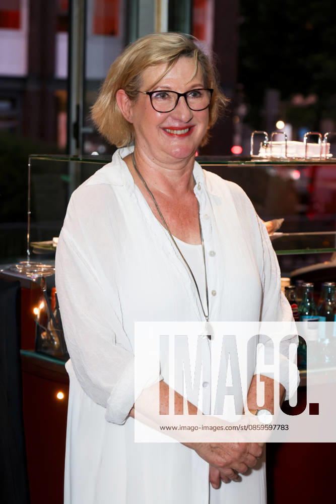 Heike Jonca bei der Premierenfeier der Komödie Höchste Zeit, Komödie Winterhuder Fährhaus. In der Musicalkomödie mit Hits der 70er bis 90er Jahre geht es um vier Frauen in den Wechseljahren, die sich kurz vor einer Hochzeit mit den großen Fragen rund um Liebe, Ehe und den perfekten Partner auseinandersetzen, Hamburg 19.6.2026