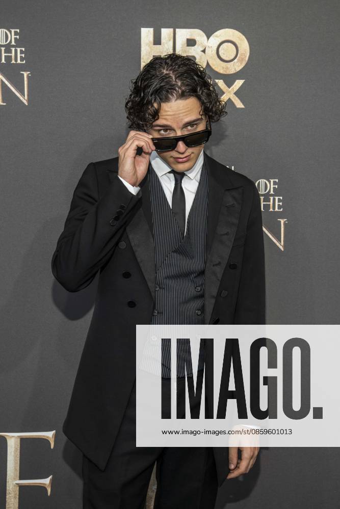 ABB HBO- Harry Collett Sonnenbrille zu Gast auf dem schwarzen Teppich bei der Deutschland Premiere zur dritten Staffel der HBO Original Serie House of the Dragon im Kino International am 19.06.2026 in Berlin Berlin Deutschland