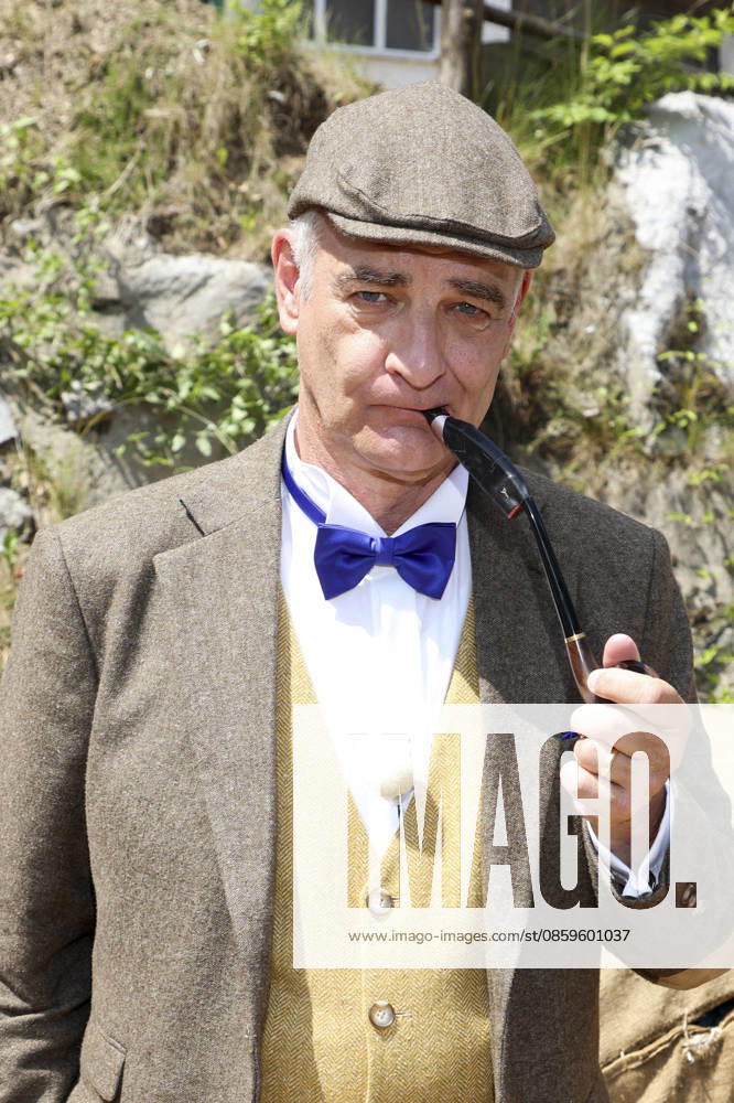ABB KARLMAY- Heinrich Schafmeister als Sir John Raffley die Schauspieler in Maske und Kostuem am Freitag 19.06.2026 bei der Generalprobe zum Stueck Im Tal des Todes bei den Karl-May-Spielen 2026 im Indian Village am Kalkberg Die Premiere findet am 27. Juni in der Freilichtbuehne am Kalkberg in Bad Segeberg statt Schleswig-Holstein Deutschland