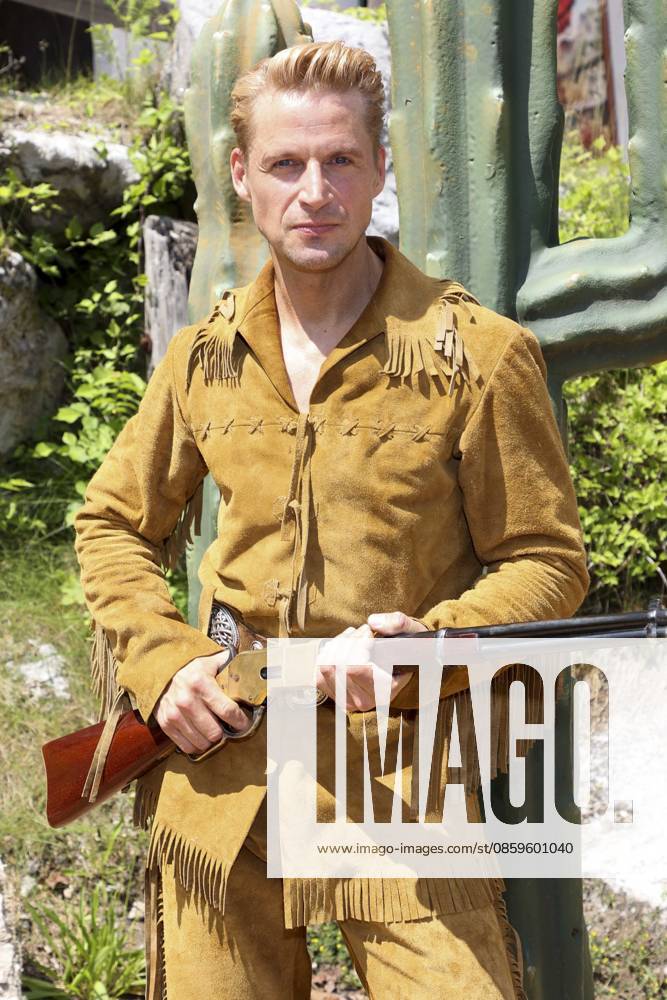 ABB KARLMAY- Bastian Semm Old Shatterhand die Schauspieler in Maske und Kostuem am Freitag 19.06.2026 bei der Generalprobe zum Stueck Im Tal des Todes bei den Karl-May-Spielen 2026 im Indian Village am Kalkberg Die Premiere findet am 27. Juni in der Freilichtbuehne am Kalkberg in Bad Segeberg statt Schleswig-Holstein Deutschland