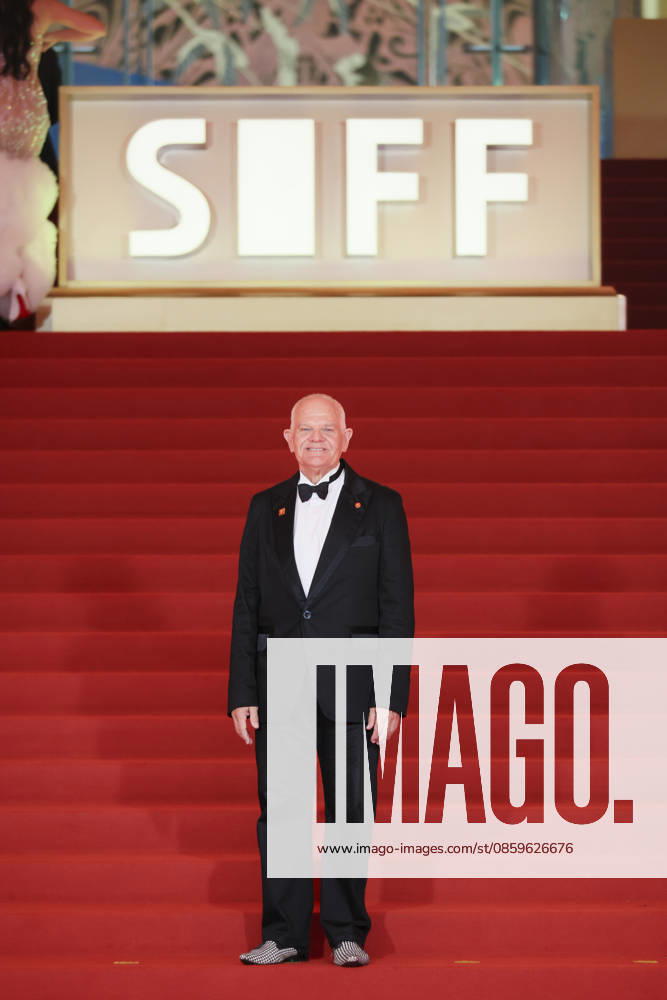 Actor Mark Hadlow arrives at the red carpet of the closing ceremony for the 28th Shanghai International Film Festival on June 20, 2026 in Shanghai, China.