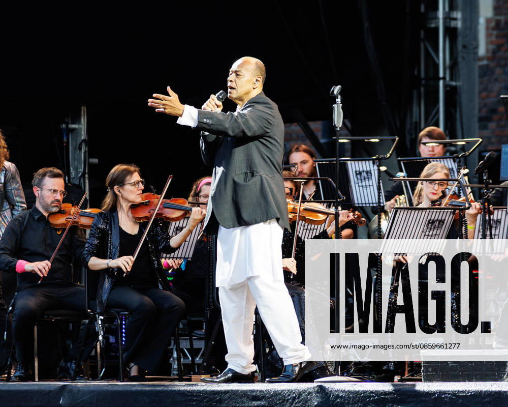 Roland Gift of Fine Young Cannibals performing live at the 80s Classical Show at the Hampton Court Palace Festival, London, UK on 20th June 2026 Roland Gift of Fine Young Cannibals performing live at the 80s Classical Show at the Hampton Court Palace Festival, London, UK on 20th June 2026, Credit:Manuela Langotsch Avalon United Kingdom, London, Hampton Court Palace Festival