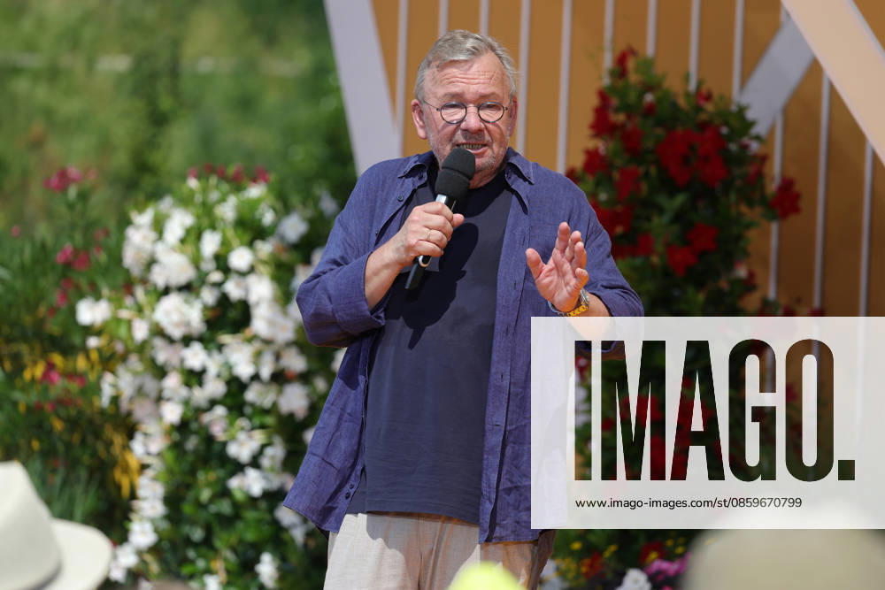 Immer wieder sonntags 2026-04 Bernd Stelter. ARD-Unterhaltungsshow Immer wieder sonntags. TV-Aufzeichnung und Live-Übertragung vom 21.06.2026 aus dem Wasserpark Rulantica, Rust. Baden-Württemberg, Deutschland.