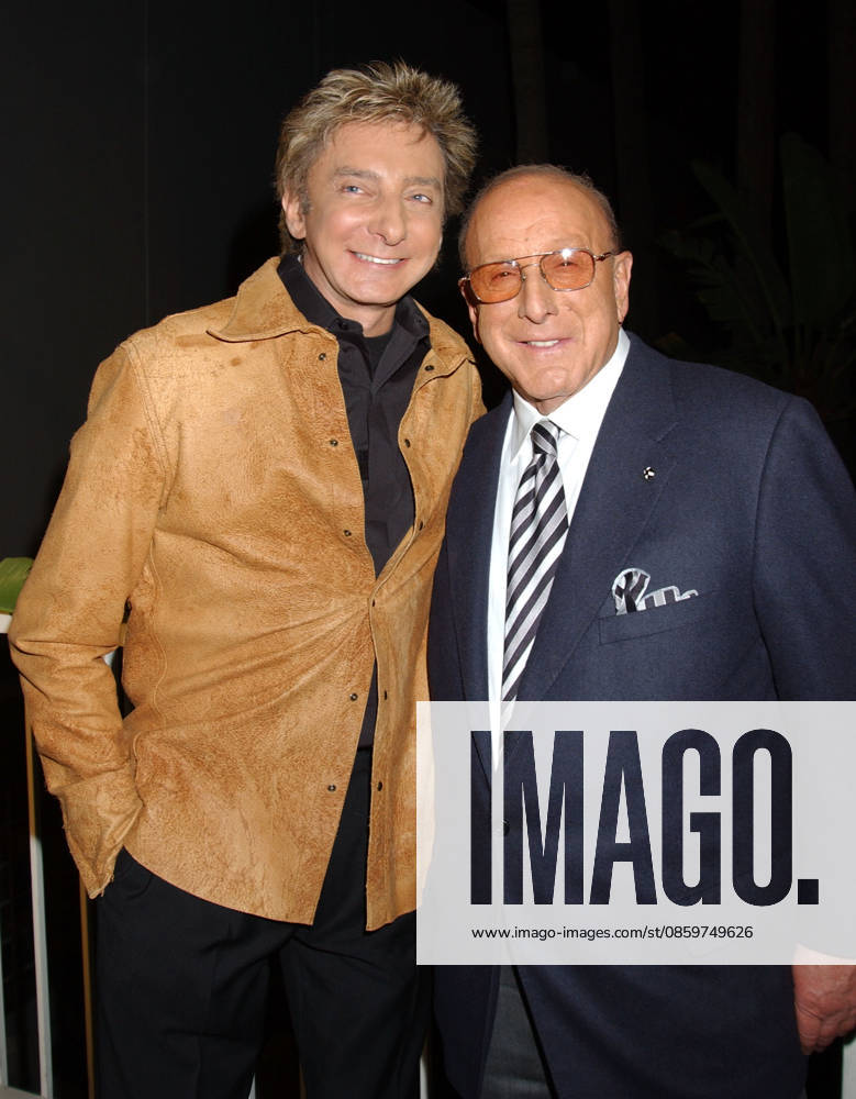 Beverlly Hills, California - Barry Manilow and Clive Davis. 2006 Clive Davis Party Sound Check and Reception sponsored by L Oreal, Rhapsody, and XM Satellite Radio held at the Beverly Hilton Hotel. Beverly Hills USA - ZUMAa123 20260622_zaa_a123_007