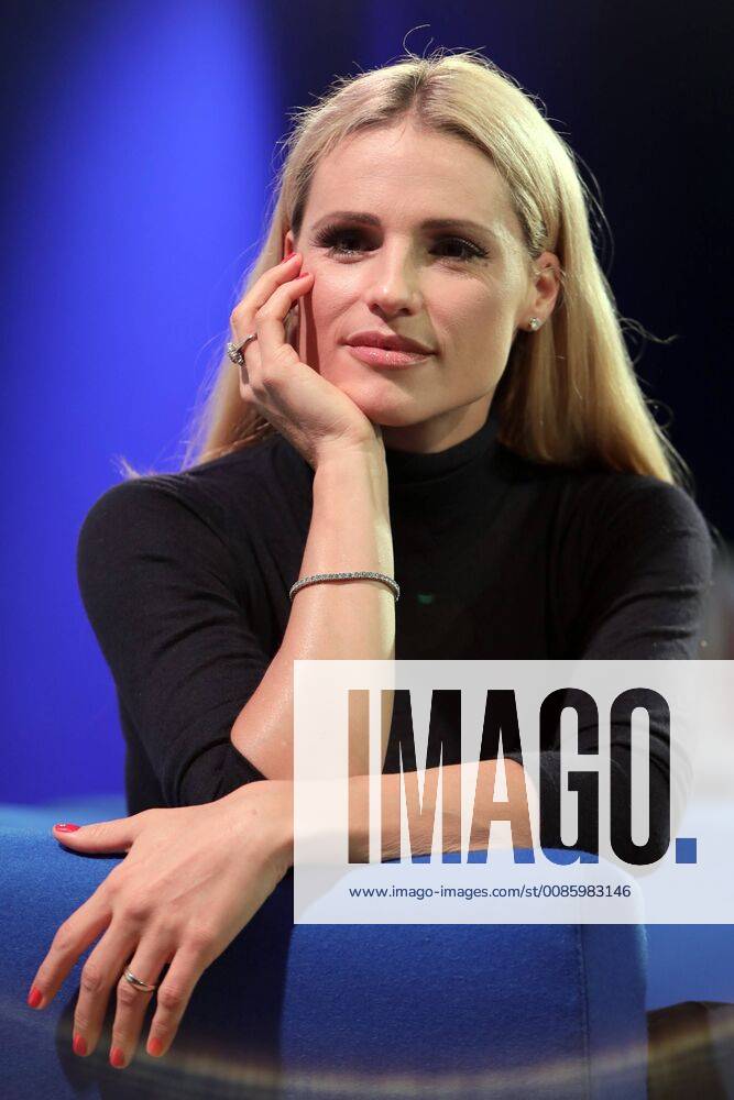 Entertainment Bilder der Woche KW41 11.09.2018, Frankfurt, DEU, Buchmesse Frankfurt, Michelle Hunziker, Moderatorin und Autorin im Interview auf dem Blauen Sofa