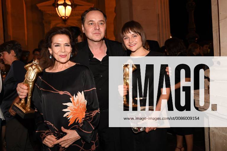 Entertainment Bilder der Woche KW41 Hannelore Elsner, Thomas Schmauser und Lena Urzendowsky bei der Verleihung Hessischer Film- und Kinopreis am 12.10.2018 in Frankfurt Hessischer Filmpreis 2018 in Frankfurt a. Main