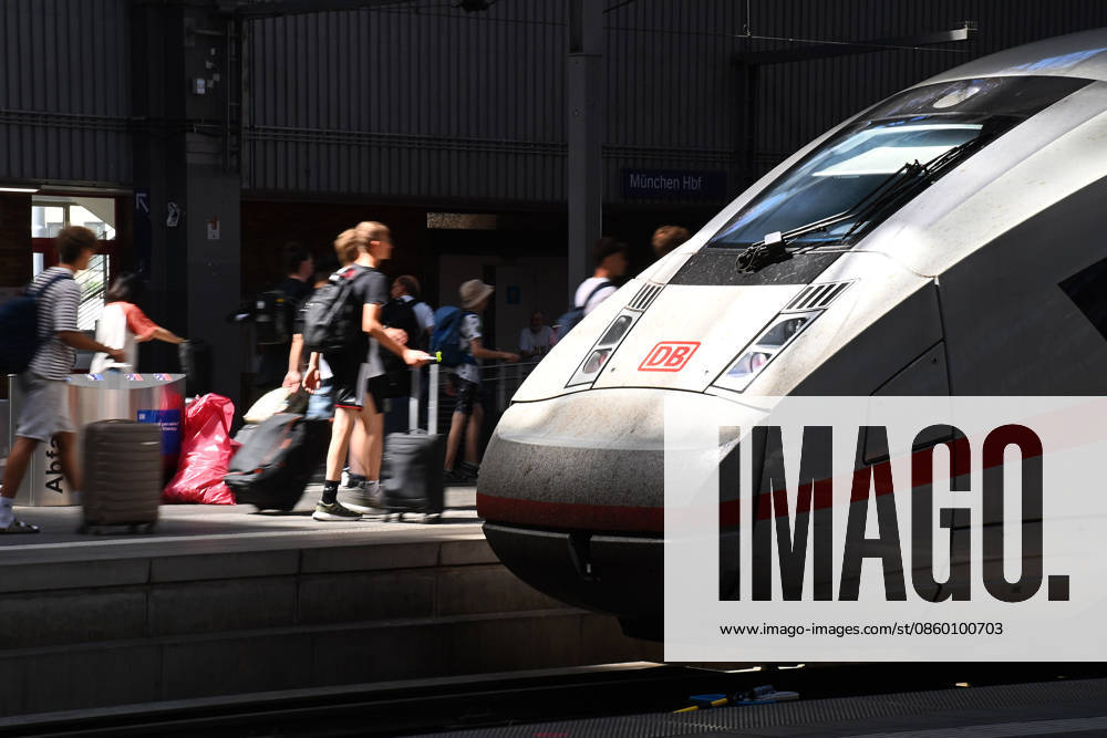Themenfoto DB, Deutsche Bahn. Bahnreisende, Zug,ICE,Intercity Express, Schnellzug,Hochgeschwindigkeitszug, Hauptbahnhof Muenchen,DB,Die Bahn, Fernverkehr,Hauptbahnhof Muenchen,