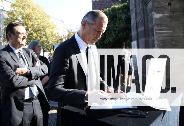 GER, Beerdigung von Graciano Rocchigiani auf dem Matthaeus-Kirchhof in Berlin Schoeneberg 13.10.2018, Schoeneberg, Berlin, GER, Beerdigung von Graciano Rocchigiani auf dem Matthaeus-Kirchhof in Berlin Schoeneberg, im Bild Henry Maske