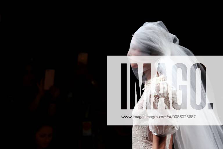 Lisbon, Lisboa, Portugal - A model presents a creation from the Portuguese fashion designer Filipe Faisca Spring Summer 2019 collection during the day 4 of the Lisboa Fashion Week - Moda Lisboa, at the Pavilhao Carlos Lopes in Lisbon, Portugal, on October 14, 2018. Lisbon Portugal - ZUMAn230 20181014_zaa_n230_315