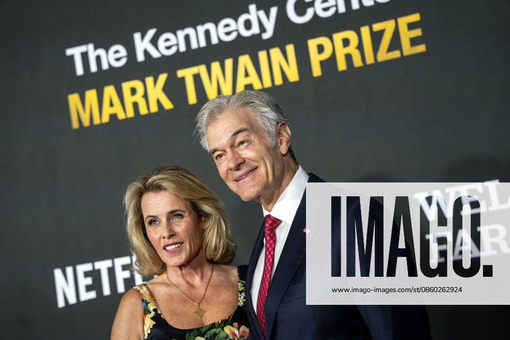 Lisa Oz and Administrator of the US Centers for Medicare and Medicaid Services Mehmet Oz arrive on the red carpet before the 27th Mark Twain Prize for American Humor Award at the Kennedy Center for the Performing Arts in Washington DC on Sunday, June 28, 2026. WAP20260628370 BONNIExCASH