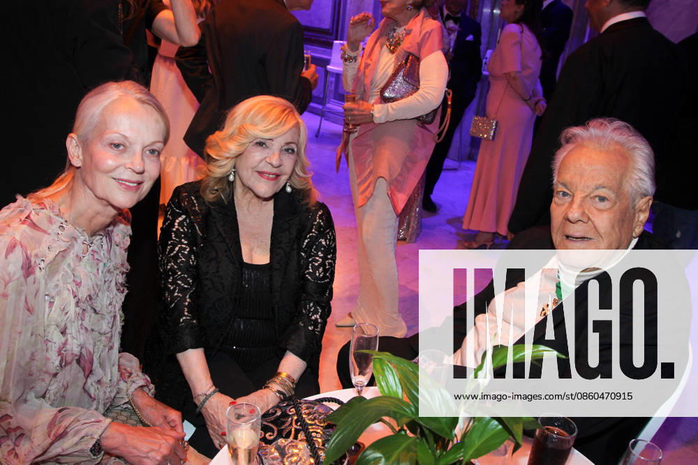 Princess Hélène of Yugoslavia, Nicoletta, Massimo Gargia at the gala evening for the Dynastic Orders of the Royal House of Savoy at the Salons Hoche in Paris on June 30, 2026 Philippe Baldini Bestimage Celebs at gala evening for the Dynastic Orders of the Royal House of Savoy at the Salons Hoche in Paris on 30 June 2026, Paris, France