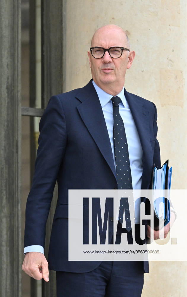Roland Lescure, Minister of the Economy, Finance, and Industrial, Energy, and Digital Sovereignty, Ministers leaving the weekly cabinet meeting at the Élysée Palace in Paris, France, on July 1, 2026. Christian Liewig Bestimage. Paris, France