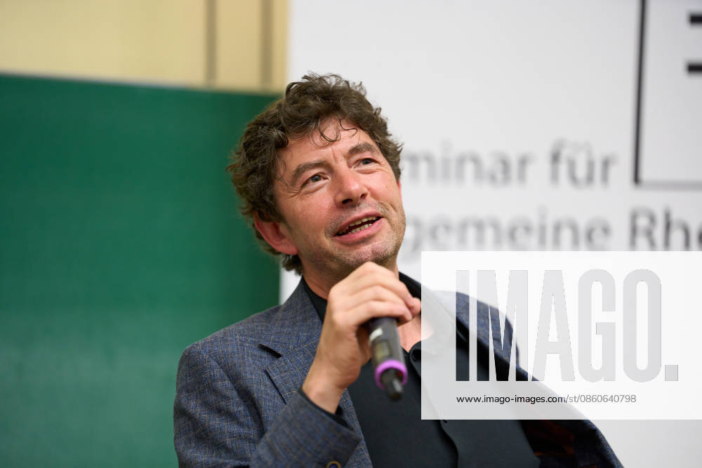 Tuebingen Christian Drosten erhaelt Auszeichnung Rede des Jahres 2025 der Universitaet Tübingen. Tuebingen 02.07.2026 Christian Drosten im Audimax, Neue Aula Tuebingen