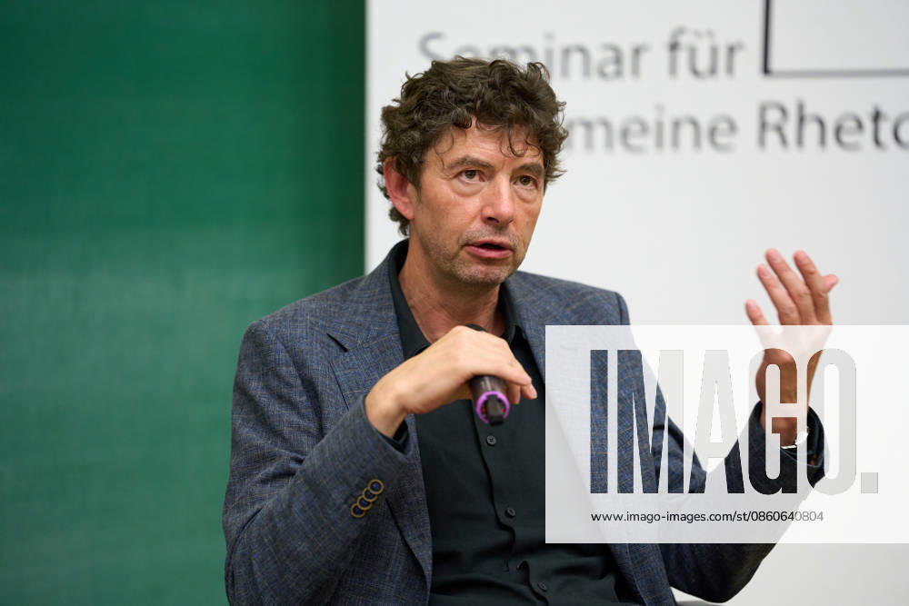 Tuebingen Christian Drosten erhaelt Auszeichnung Rede des Jahres 2025 der Universitaet Tübingen. Tuebingen 02.07.2026 Christian Drosten im Audimax, Neue Aula Tuebingen