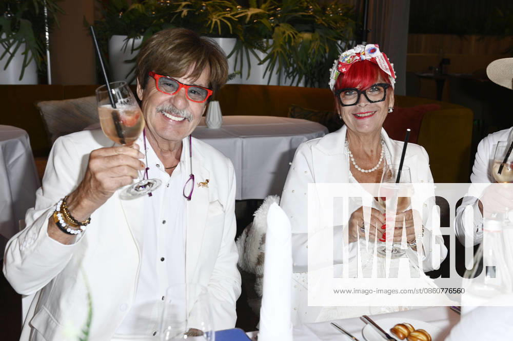 Jörg Draeger mit Ehefrau Petra Draeger beim Diner en Blanc mit Bootsfahrt zum NYX Hotel Berlin Köpenick. Berlin