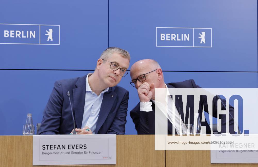 Stefan Evers, Bürgermeister von Berlin, Kai Wegner, Regierender Bürgermeister von Berlin, Deutschland, Berlin, Senatspressekonferenz gemeinsam mit der Bürgermeisterin und Senatorin für Wirtschaft, Energie und Betriebe, Franziska Giffey, sowie dem Bürgermeister und Senator für Finanzen sowie für Kultur und Gesellschaftlichen Zusammenhalt, Stefan Evers