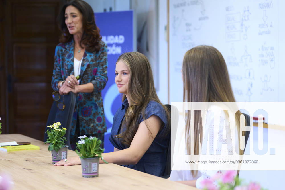 Crown Princess Leonor, Princess Sofia attends a series of workshops to mark the occasion of the first edition of the Ibercaja Foundationâ€⠢s ‘Docentes Referentesâ€⠢ Grants at Monastery of Nuestra Senora de Cogullada on July 8, 2026 in Zaragoza, Spain Zaragoza Spain - ZUMAg15_ 20260708_zaf_g15_055