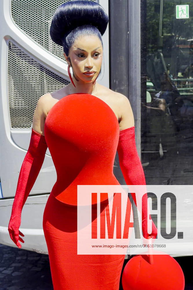 Cardi B arrives at the Robert Wun Haute Couture Fall Winter 2026–2027 show during Paris Fashion Week (PFW) in Paris, France, on July 8, 2026 Gedeon Taieb Bestimage Cardi B arrives at the Robert Wun Haute Couture Fall Winter 2026–2027 show during Paris Fashion Week (PFW) in Paris, France, on July 8, 2026 Paris, France