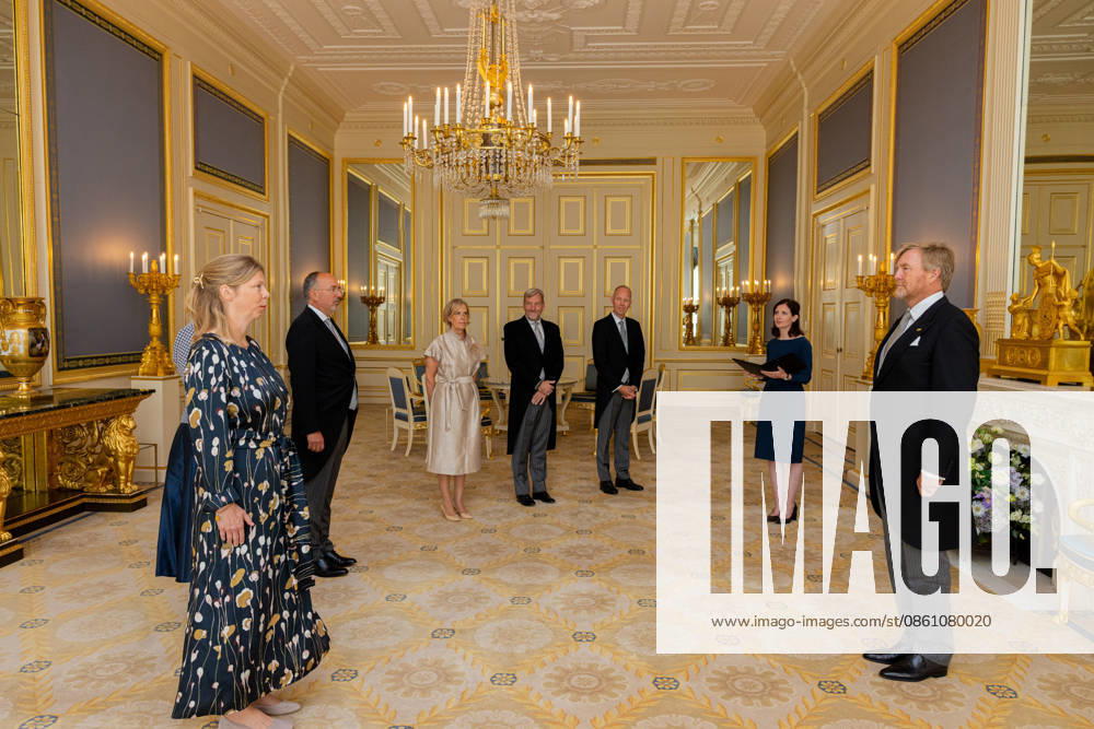 Palace King Willem-Alexander during a meeting with Ambassador drs. G.M. Landheer (PV OESO), Hare Excellentie drs. E.H.T. van Eerten (Chisinau), Zijne Excellentie drs. R.F.N.W. Wols (Manilla), Zijne Excellentie mr. R.J.P. Pronk (Bagdad), Hare Excellentie drs. A.J. Ter Hoeve-van Heek (Valletta), Hare Excellentie drs. M.M. Monster (Tirana), Zijne Excellentie drs. J.T.M. Akerboom (Accra), Hare Excellentie drs. J.D. Nienhuis (Wellington), Zijne Excellentie drs. R.P.M. Martin (Lissabon), Hare Excellentie mr. dr. M.J. Busstra (Paramaribo) en Hare Excellentie drs. A.P. Diepenbroek (Kopenhagen). Â