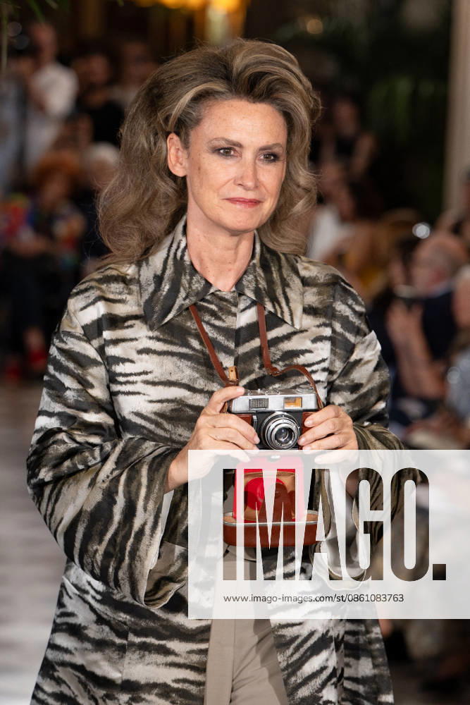 PFW - Franck Sorbier Runway A model walks the runway during the Franck Sorbier Haute Couture Fall Winter 2026 2027 show as part of Paris Fashion Week in Paris, France on July 08, 2026. Photo by Laurent Zabulon ABACAPRESS.COM