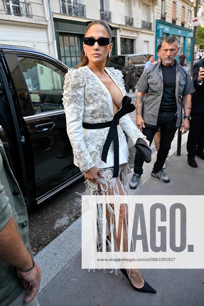 PFW Haute Couture Jennifer Lopez At Zuhair Murad Outside Arrivals JR Jennifer Lopez arriving at the Zuhair Murad show during Haute Couture Fashion Week in Paris, France, on 8 July 2026. Photo by Julien Reynaud APS-Medias ABACAPRESS.COM Paris France