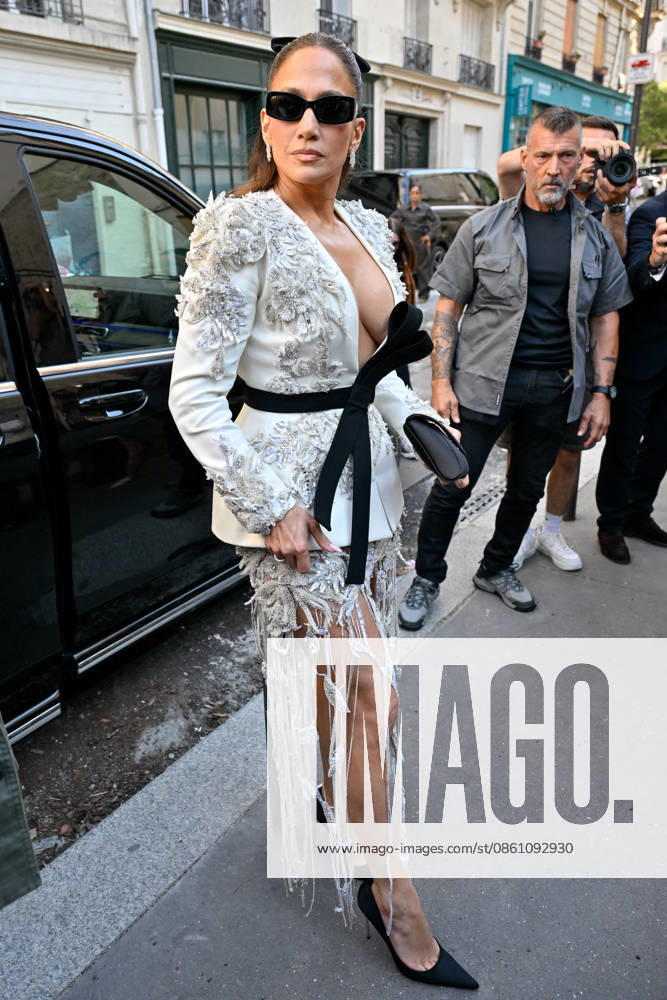 PFW Haute Couture Jennifer Lopez At Zuhair Murad Outside Arrivals JR Jennifer Lopez arriving at the Zuhair Murad show during Haute Couture Fashion Week in Paris, France, on 8 July 2026. Photo by Julien Reynaud APS-Medias ABACAPRESS.COM Paris France