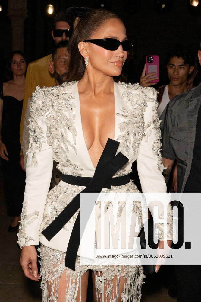 PFW - Zuhair Murad Front Row Jennifer Lopez attends the Zuhair Murad Haute Couture Fall Winter 2026 2027 show as part of Paris Fashion Week in Paris, France on July 08, 2026. Photo by Laurent Zabulon ABACAPRESS.COM