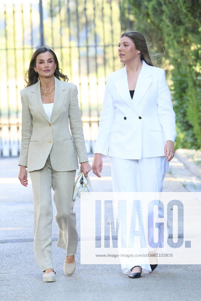 Zaragoza Princess Sofia with Queen Letizia during attending the Docentes Referentes event by Ibercaja Foundation in Zaragoza. No Spain Â