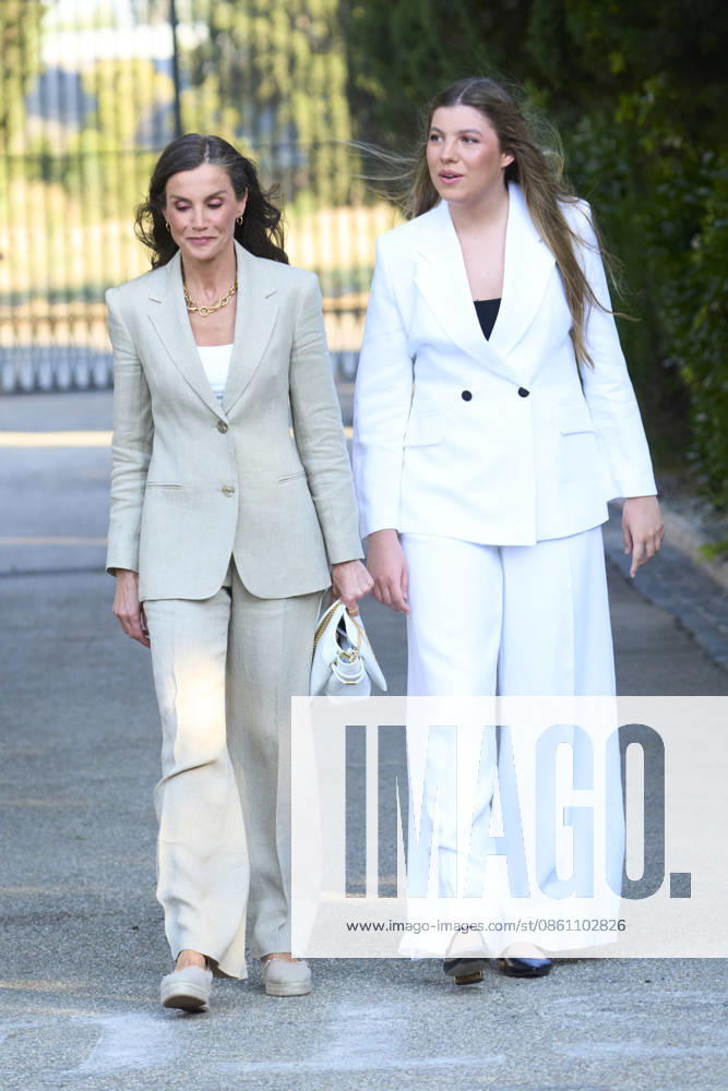 Zaragoza Princess Sofia with Queen Letizia during attending the Docentes Referentes event by Ibercaja Foundation in Zaragoza. No Spain Â
