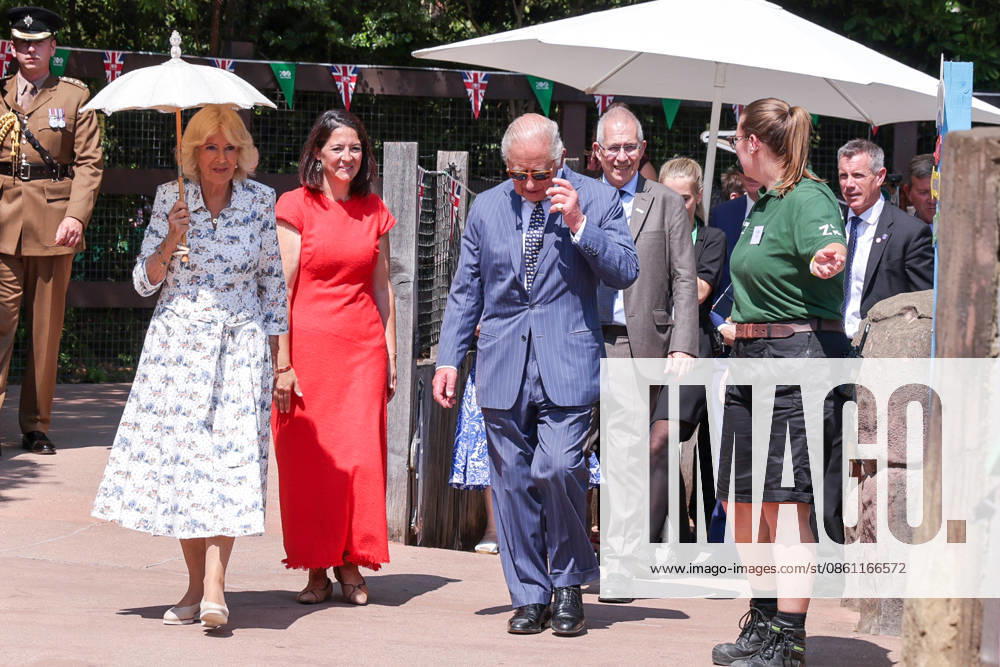 London, UK. King Charles III and Queen Camilla arrive to take part in laser training exercises with Humboldt penguins at Penguin Beach during their visit to London Zoo to mark the 200th anniversary of the Zoological Society of London. London UK - ZUMAl94_ 20260709_zaf_l94_009