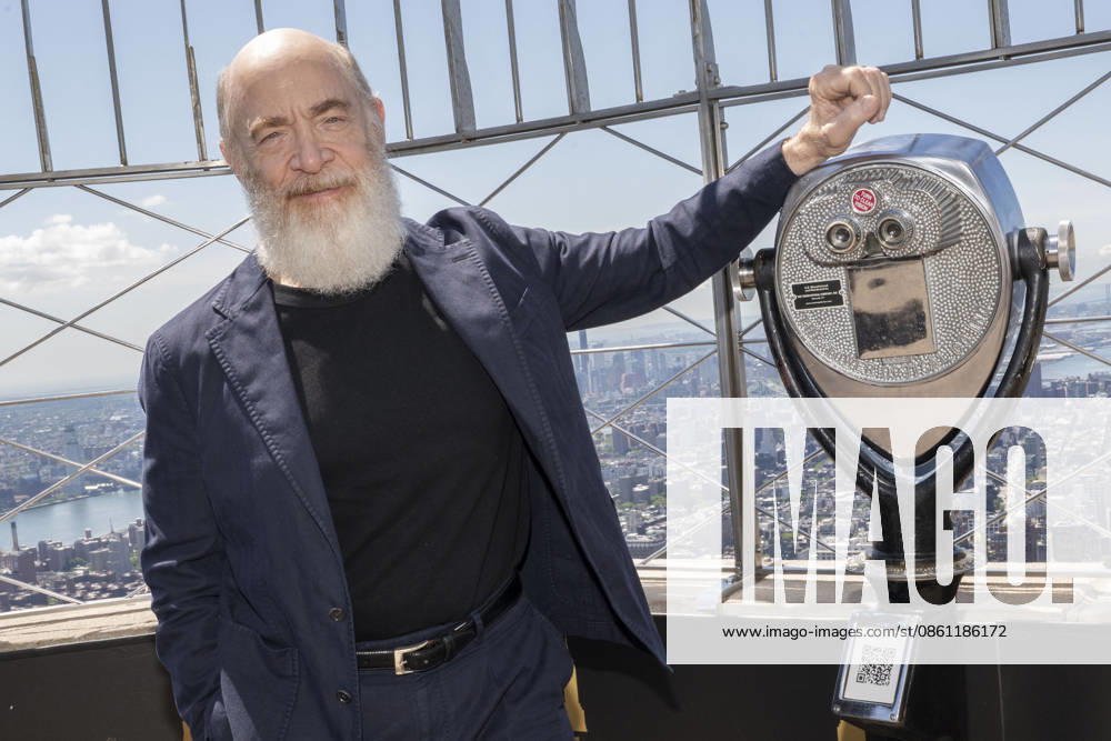 J.K. SIMMONS visits the Empire State Building in New York to celebrate the Premiere of The Westies on MGM. 8 July 2026 New York USA - ZUMAa265 20260708_zep_a265_106