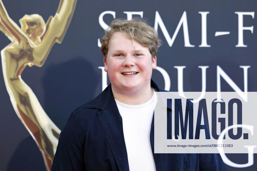 Schauspieler Julius Weckauf kommt zur Abendveranstaltung anlässlich der Kölner Jurysitzung zum international Emmy Award 2026 - Semi Final round of Judging der international Emmy Awards auf Schloss Arff. Köln, 09.07.2026 NRW Deutschland