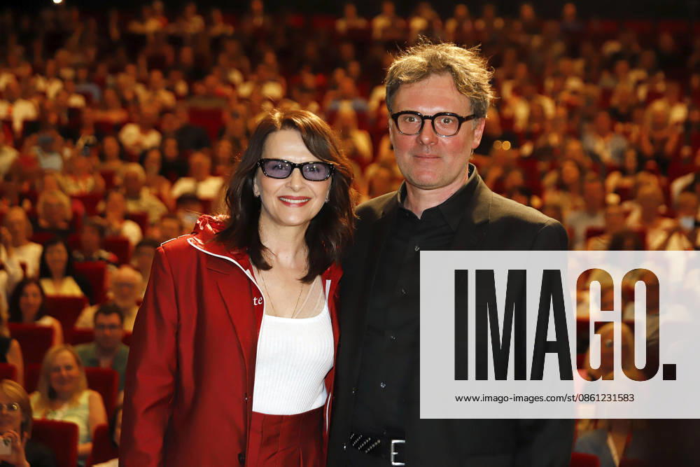 Juliette Binoche und Sebastian de Fonseca beim Special Screening des Dokumentarfilms In-I in Motion auf dem 60. Internationalen Filmfestival Karlovy Vary 2026 in der Grand Hall im Festival Hotel Thermal. Karlsbad