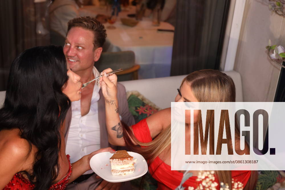 Micaela Schäfer, Carmen Electra und Adriano Hess bei der Sommerparty La Grande Bellezza im Restaurant Casa Bellucci. Berlin