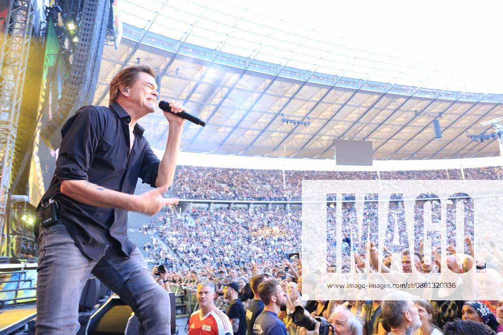 Die Toten Hosen, Sänger Campino, im Konzert live im Olympiastadion, Berlin, Abschiedstour ãTrink aus wir, müssen gehenÒ live, bgl, Andreas Frege, Berlin