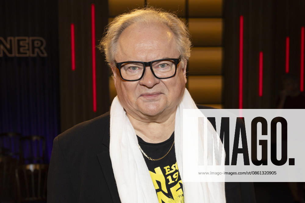 Saenger, Schriftsteller Heinz-Rudolf KUNZE, freundlich, mit weissem Schal, Portrait, Portraet, zu Gast in der TV Sendung ,,Koelner Treff,, im WDR Fernsehen, Aufzeichnung am 10.07.2026, Ausstrahlung am 07.08.2026.