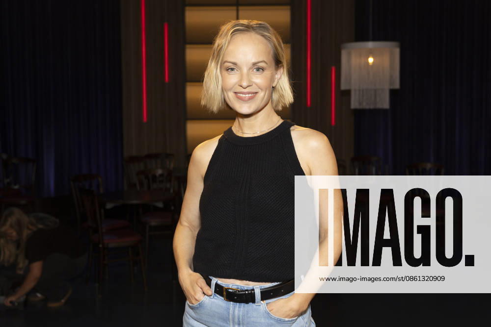 Schauspielerin Friederike KEMPTER, freundlich, lachend, Lachen, Halbfigur, Portrait, Portraet, zu Gast in der TV Sendung ,,Koelner Treff,, im WDR Fernsehen, Aufzeichnung am 10.07.2026, Ausstrahlung am 07.08.2026.