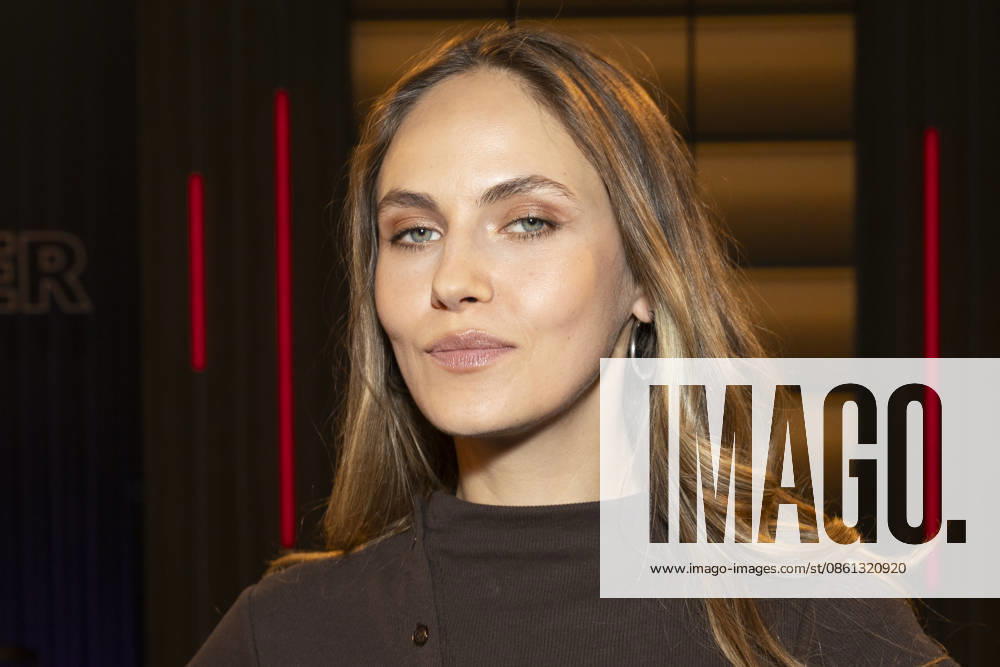 Model, Schauspielerin, Moderatorin, Influencerin Elena CARRIERE, freundlich, schmunzelnd, Portrait, Portraet, zu Gast in der TV Sendung ,,Koelner Treff,, im WDR Fernsehen, Aufzeichnung am 10.07.2026, Ausstrahlung am 07.08.2026.