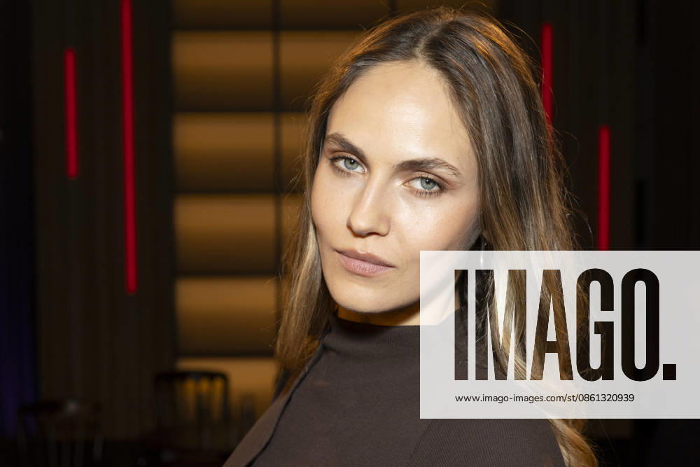 Model, Schauspielerin, Moderatorin, Influencerin Elena CARRIERE, ernst, nachdenklich, Portrait, Portraet, zu Gast in der TV Sendung ,,Koelner Treff,, im WDR Fernsehen, Aufzeichnung am 10.07.2026, Ausstrahlung am 07.08.2026.