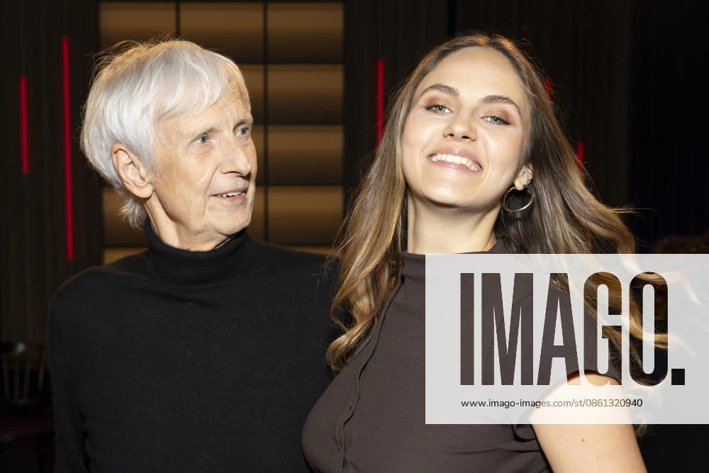 Schauspieler Matthieu CARRIERE (li.) mit seiner Tochter Model, Schauspielerin, Moderatorin, Influencerin Elena CARRIERE (re.), freundlich, lachend, Lachen, Portrait, Portraet, zu Gast in der TV Sendung ,,Koelner Treff,, im WDR Fernsehen, Aufzeichnung am 10.07.2026, Ausstrahlung am 07.08.2026.
