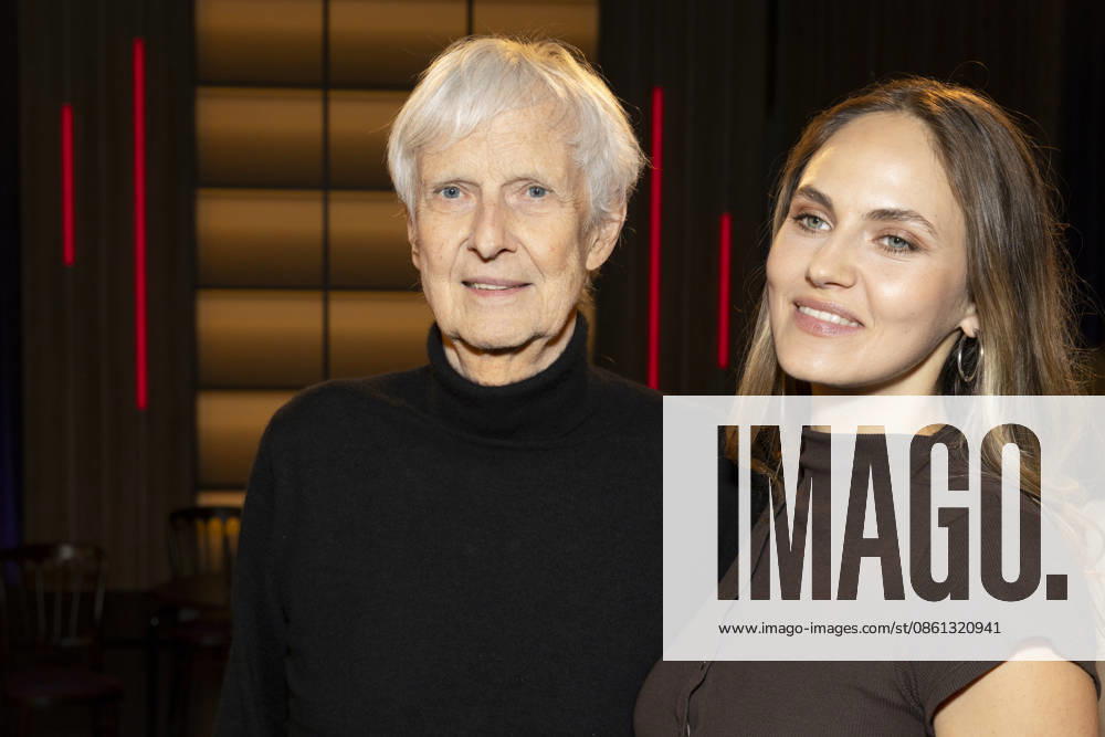 Schauspieler Matthieu CARRIERE (li.) mit seiner Tochter Model, Schauspielerin, Moderatorin, Influencerin Elena CARRIERE (re.), freundlich, Portrait, Portraet, zu Gast in der TV Sendung ,,Koelner Treff,, im WDR Fernsehen, Aufzeichnung am 10.07.2026, Ausstrahlung am 07.08.2026.