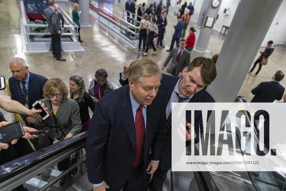 Senate Votes to confirm William Barr Senator Lindsey Graham, Republican of South Carolina, talks with reporters in the Senate Subway prior to Senate vote on the confirmation of William Barr to be United States Attorney General on Capitol Hill in Washington, DC on February 14, 2019. Photo by Alex Edelman CNP ABACAPRESS.COM Washington District of Columbia United States