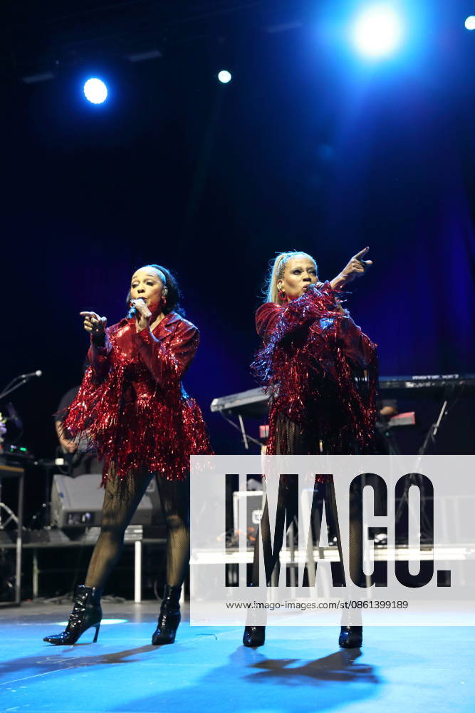 Terry Ellis und Maxine Jones, v.l., von der Band En Vogue bei einem Konzert in der Uber Eats Music Hall in Berlin, 12. Juli 2026. En Vogue Konzert Berlin