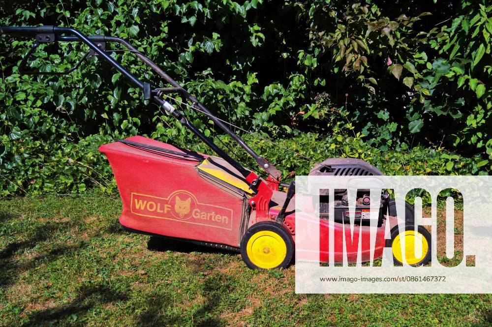 Wolf Garten, Rasenmäher. Rasen mähen mit WolfGarten, Benzin-Rasenmäher. Wolf-Garten ist eine Marke der US-amerikanischen MTD-Gruppe für Gartenmaschinen und -werkzeuge, Dünger, Rasensaatgut und anderes Gartenzubehör. Die ehemalige Wolf-Garten GmbH und Co KG mit Sitz in Betzdorf war bis 2009 ein unabhängiger Hersteller für Gartenmaschinen und -zubehör, der Anfang 2009 Insolvenz anmeldete und anschliessend von MTD übernommen wurde.
