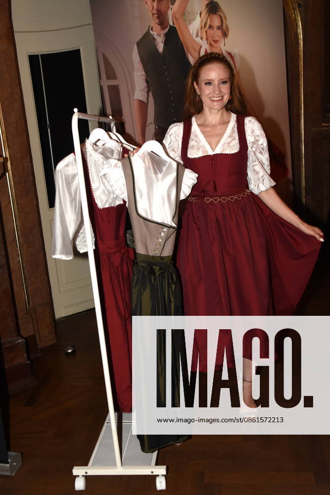 Barbara Meier Model Muenchen 14.07.2026 Silbersaal des Deutschen Vorstellung der diesjaehrigen Wiesn-Barbara Meier praesentiert ihre nachhaltige Dirndl Kollektion - Angermaier X Greenline by Barbara Meier. Foto Muenchen