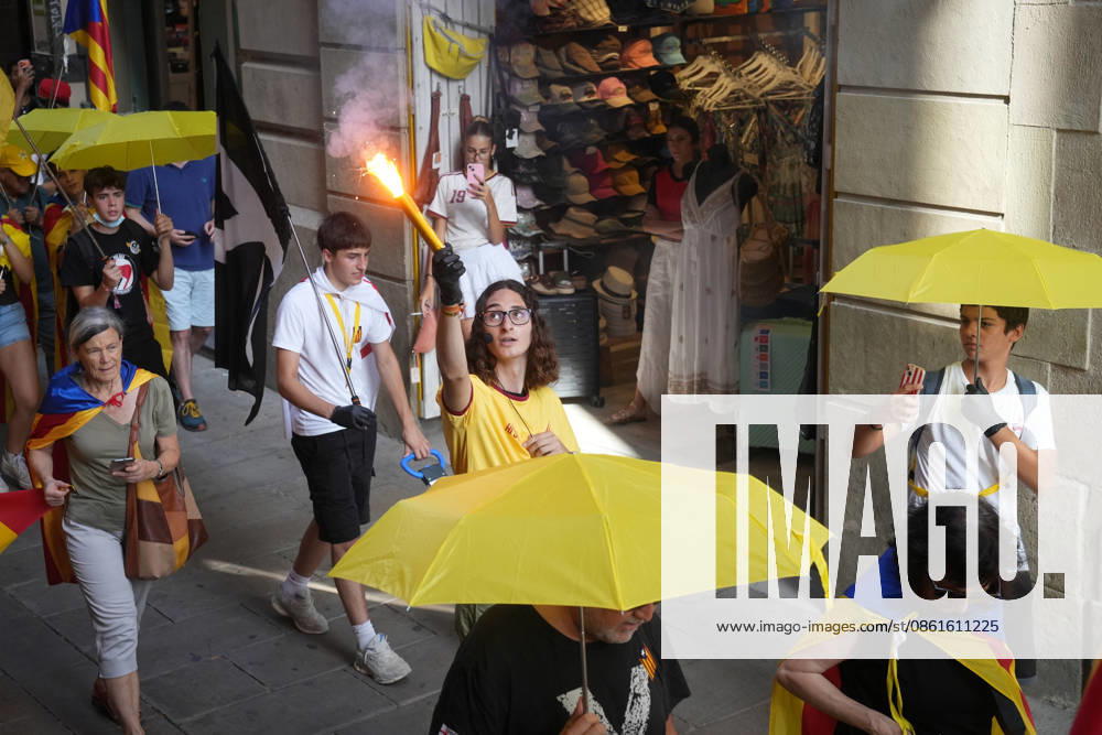 ANC Rally in Barcelona’s Plaza de Sant Jaume Against the Royal Family’s Visit Several people carrying pro-independence flags during the protest rally on July 14, 2026, in Barcelona, Catalonia, Spain. This citizen mobilization, called by the Catalan National Assembly (ANC) in Sant Jaume Square, was organized in parallel to protest the presence of the King and Queen, Princess Leonor, and Infanta Sofía in the city for the 2026 Princess of Girona Awards, bringing together protesters to express pro-independence and republican sentiments. JULY 14, 2026 NO KING, NO CROWN Barcelona, Catalonia Barcelona, Catalonia Spain