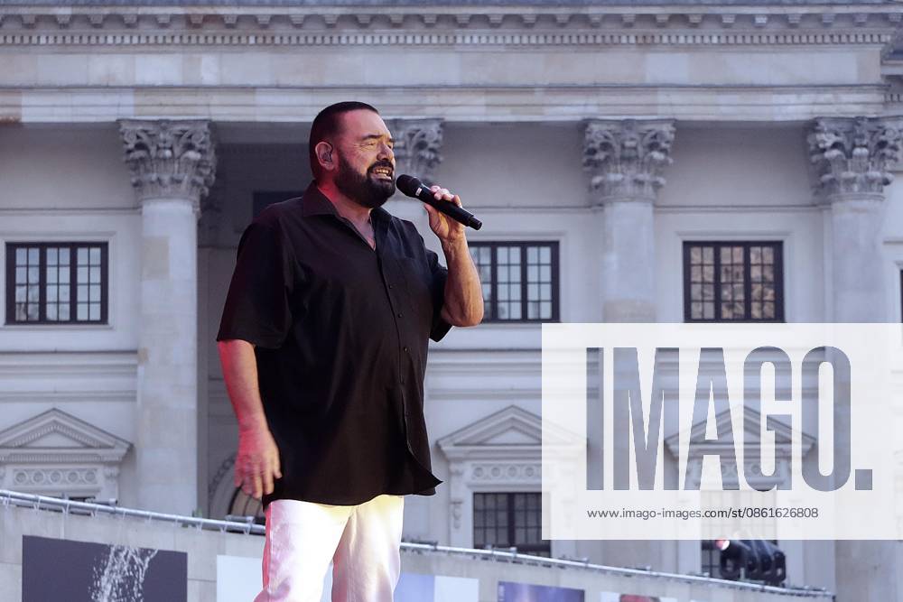 Alphaville, Sänger Marian Gold, im Konzert live beim Classic open Air 2026, in Berlin, Gendarmenmarkt, Berlin Deutschland, Germany