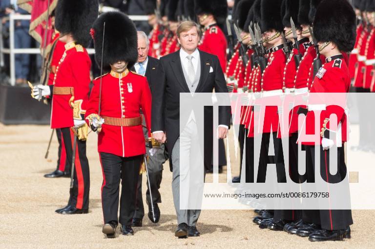 Entertainment Themen der Woche KW43 Entertainment Bilder der Tages October 23, 2018 - London, Britain, United Kingdom - His Majesty KING WILLEM-ALEXANDER of the Netherlands receives a ceremonial welcome at Horse Guard Parade in London. London United Kingdom - ZUMAt138 20181023_zap_t138_005